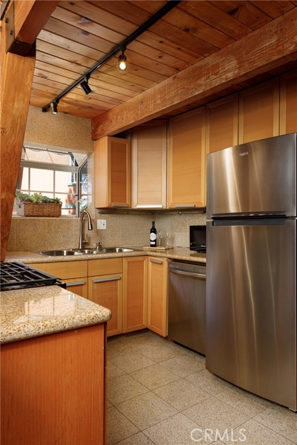 Detail Gallery Image 9 of 34 For 422 Pyramid, Lake Arrowhead,  CA 92352 - 3 Beds | 2 Baths