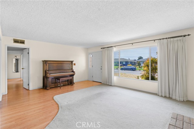 539 Dahlia Place, Santa Maria CA: https://media.crmls.org/medias/3e8a446f-e2c0-40a1-be36-2a5b2d9c8897.jpg