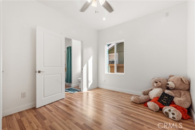 Detail Gallery Image 18 of 41 For 1330 W 48th St, Los Angeles,  CA 90037 - 4 Beds | 3/1 Baths