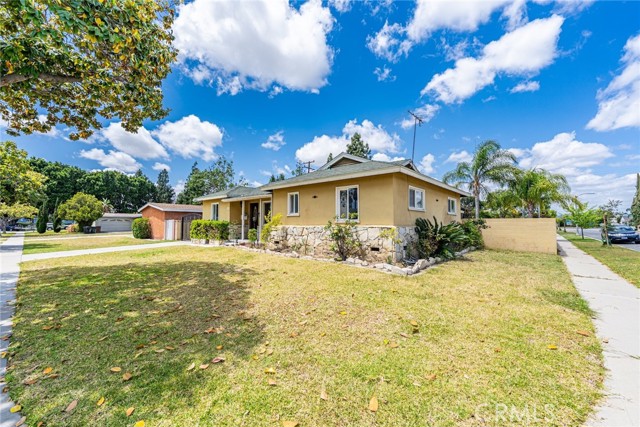 Detail Gallery Image 3 of 23 For 2101 W Gage Ave, Fullerton,  CA 92833 - 3 Beds | 2 Baths