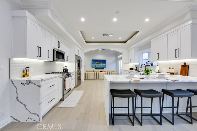 Detail Gallery Image 27 of 29 For 22237 Buena Ventura St, Woodland Hills,  CA 91364 - 3 Beds | 2 Baths