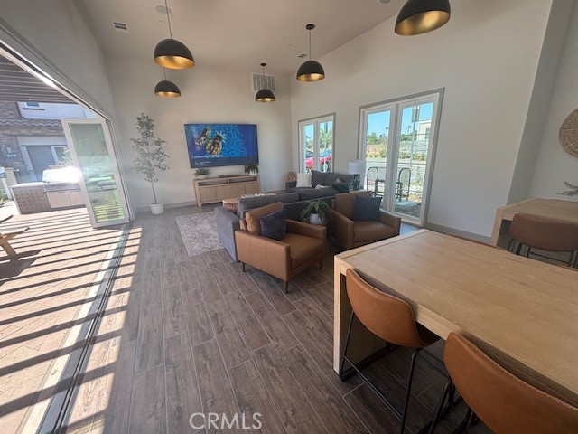 552 Via San Felipe, Camarillo CA: https://media.crmls.org/medias/3e8b10d9-0c7a-486a-b711-5471222853f1.jpg