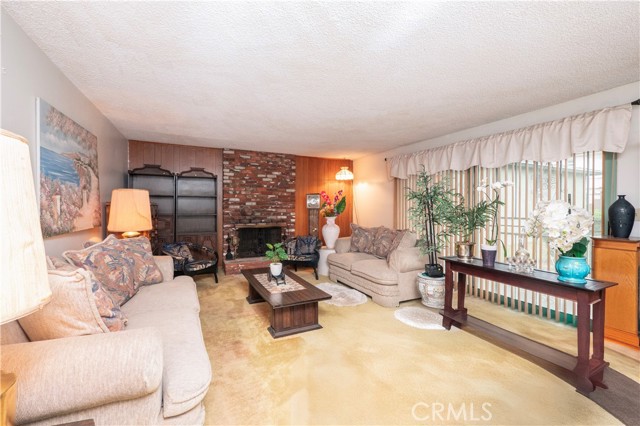 2996 Gladstone Street, Pomona CA: https://media.crmls.org/medias/3e8b4f81-c576-4f01-a4df-83af99afbecd.jpg