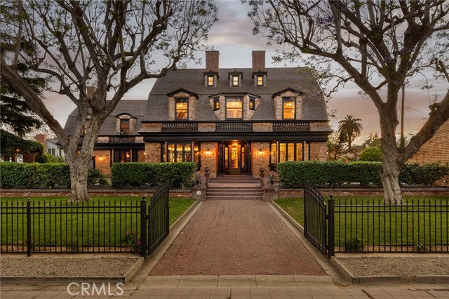 Detail Gallery Image 10 of 62 For 11 La Linda Dr, Long Beach,  CA 90807 - 8 Beds | 4/3 Baths