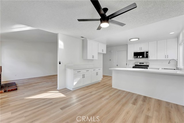 Detail Gallery Image 10 of 20 For 610 S Dennis, Santa Ana,  CA 92704 - 4 Beds | 2 Baths