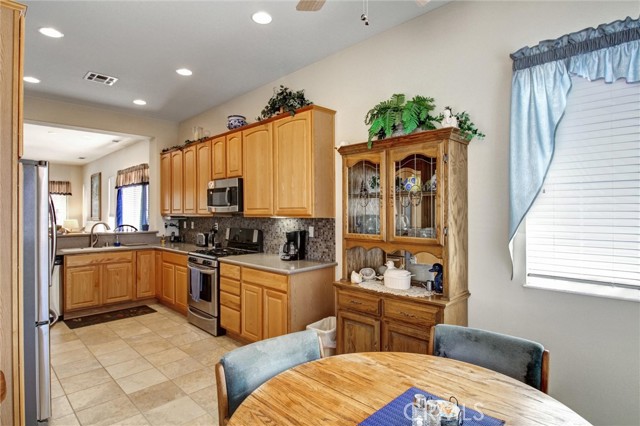 Detail Gallery Image 10 of 71 For 10788 Green Valley, Apple Valley,  CA 92308 - 2 Beds | 2 Baths