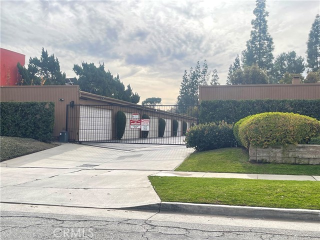 100 Hurlbut Street, Pasadena CA: https://media.crmls.org/medias/3e8cae1f-5a95-4a3f-ab6a-91bc30cb29e9.jpg