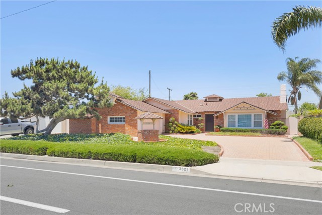 3321 Orangewood Avenue, Los Alamitos CA: https://media.crmls.org/medias/3e8d5f7e-f202-4fc9-8e5f-bbfe4d68902a.jpg