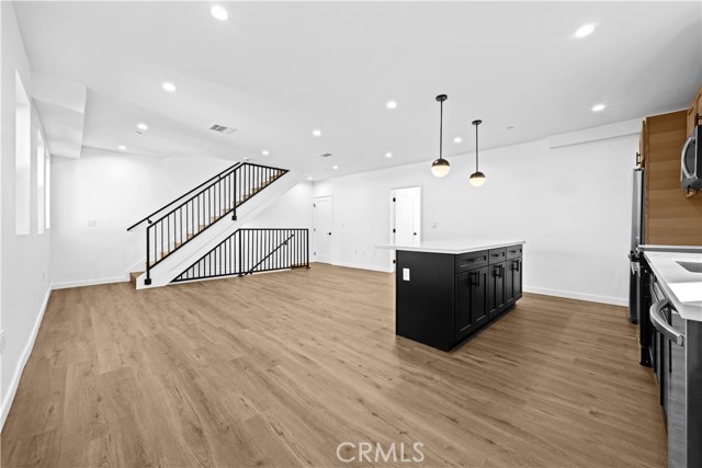 Detail Gallery Image 11 of 36 For 1342 Kingsley #1,  Los Angeles,  CA 90027 - 4 Beds | 4/1 Baths