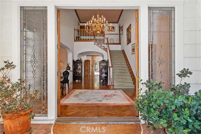 Detail Gallery Image 4 of 50 For 4751 Westchester Dr, Woodland Hills,  CA 91364 - 5 Beds | 7 Baths