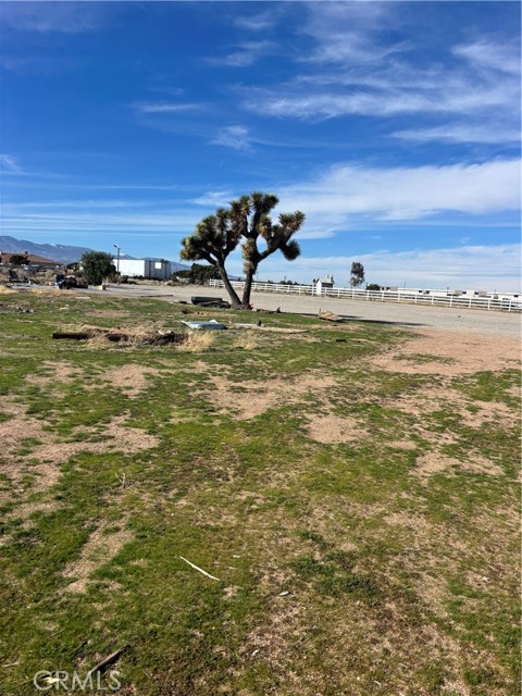 Detail Gallery Image 4 of 17 For 11971 Mission, Oak Hills,  CA 92344 - – Beds | – Baths