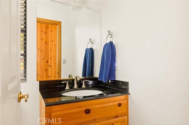 Detail Gallery Image 14 of 34 For 30969 Summit Dr, Running Springs,  CA 92382 - 4 Beds | 2/1 Baths