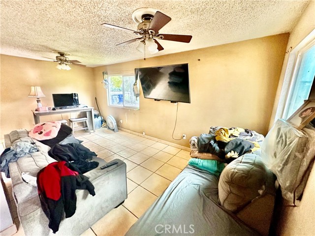 Detail Gallery Image 9 of 17 For 304 N Channing, Fresno,  CA 93706 - 3 Beds | 1 Baths