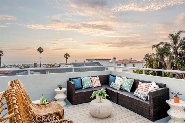 927 6th Street, Hermosa Beach CA: https://media.crmls.org/medias/3e8f4d99-1be5-4def-8473-984dba1eee64.jpg