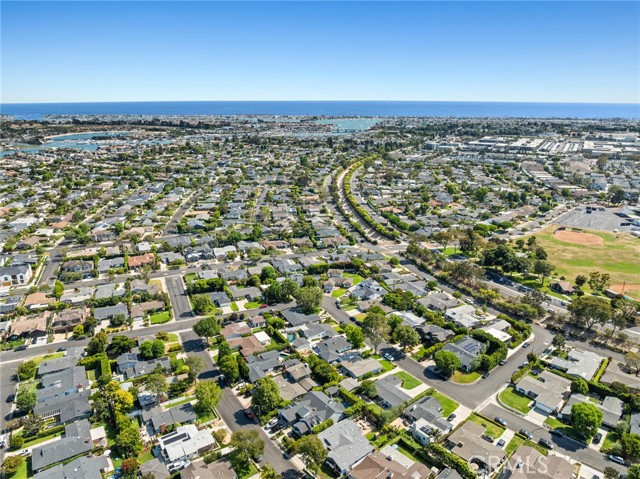 1912 Diana Ln, Newport Beach CA: https://media.crmls.org/medias/3e906163-7c2a-4103-9e45-e065e7ea4688.jpg