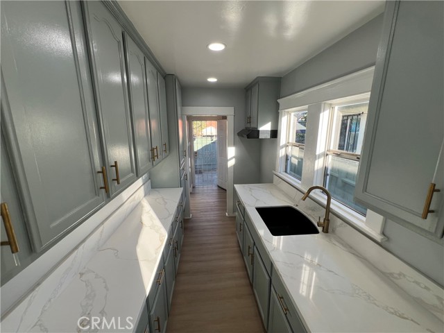 Detail Gallery Image 6 of 12 For 1084 N Almond Ct, Long Beach,  CA 90813 - 1 Beds | 1 Baths