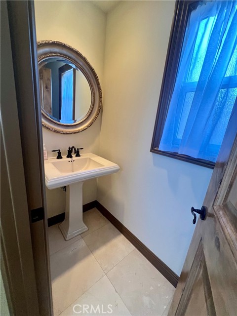 323 13th Street, Huntington Beach CA: https://media.crmls.org/medias/3e9131aa-ae4d-452d-86f1-a574ce24e135.jpg