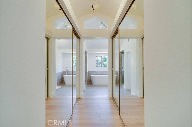 417 Bay Hill Drive, Newport Beach CA: https://media.crmls.org/medias/3e91417f-391a-49c3-8715-2ac93247dbd5.jpg