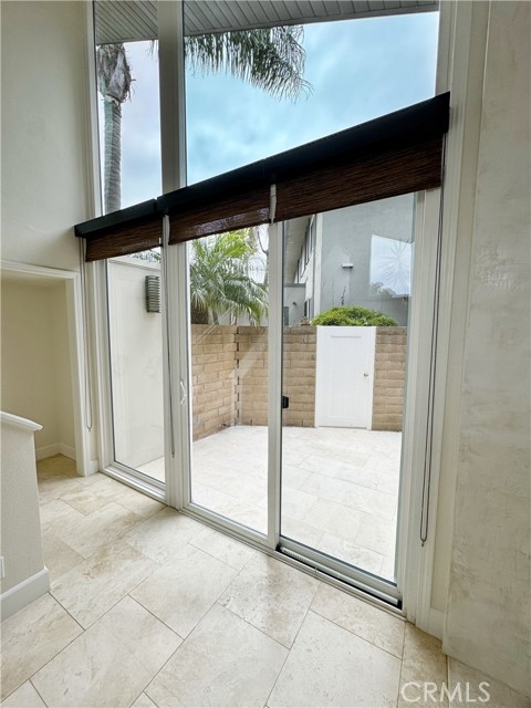 Detail Gallery Image 10 of 23 For 4100 Shorecrest Ln, Corona Del Mar,  CA 92625 - 2 Beds | 1 Baths