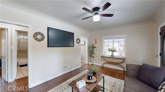 Detail Gallery Image 7 of 22 For 309 E J St, Ontario,  CA 91764 - 2 Beds | 1 Baths