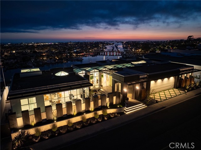 Detail Gallery Image 2 of 70 For 1409 Dolphin Terrace, Corona Del Mar,  CA 92625 - 5 Beds | 5/2 Baths