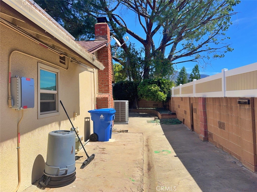 https://media.crmls.org/medias/3e938e4f-b802-4d37-b092-11f9142bf874.jpg?preset=X-Large
