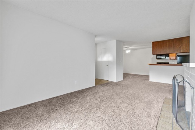 17552 Vandenberg Lane, Tustin CA: https://media.crmls.org/medias/3e9393e7-6beb-4e67-a0b8-72a571b7f753.jpg