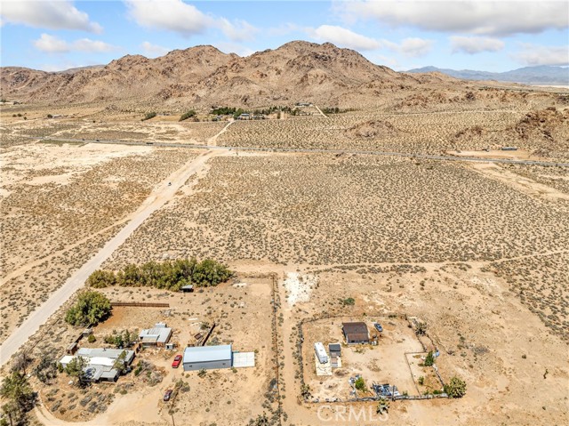 Detail Gallery Image 2 of 10 For 751 Buena Vista Rd, Lucerne Valley,  CA 92356 - – Beds | – Baths