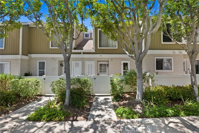 101 Abbeywood Lane, Aliso Viejo CA: https://media.crmls.org/medias/3e93beff-e941-42f5-a3d6-fff49127b894.jpg
