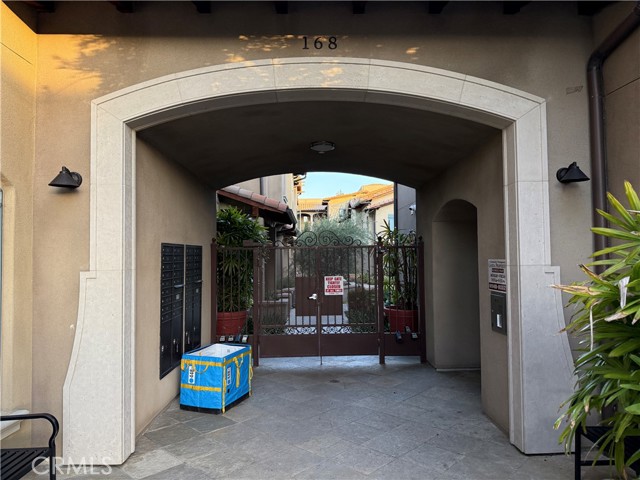 Detail Gallery Image 2 of 6 For 168 S Sierra Madre Bld #113,  Pasadena,  CA 91107 - 3 Beds | 2 Baths