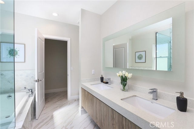 5 Brookline Avenue, Phillips Ranch CA: https://media.crmls.org/medias/3e946ff7-fbfc-4dd2-8f28-65ef903dec89.jpg