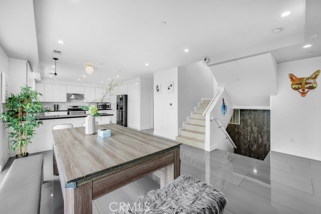 4240 Barrett Road, Los Angeles CA: https://media.crmls.org/medias/3e9479a8-97b0-4696-8e36-14429c60dd20.jpg