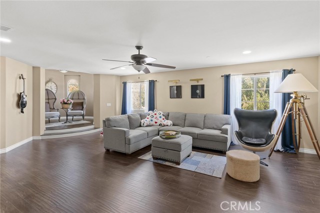 5381 Campania Way, Fontana CA: https://media.crmls.org/medias/3e94ac07-3e5d-463b-8dec-e6644fdd5e95.jpg