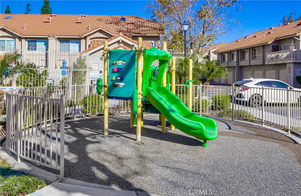 https://media.crmls.org/medias/3e94b21f-0a32-45f7-bfe2-9f3e95937f56.jpg?preset=X-Large
