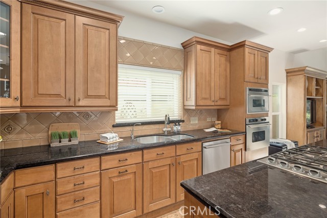 2403 Voorhees Avenue, Redondo Beach, California 90278, 4 Bedrooms Bedrooms, ,3 BathroomsBathrooms,Residential,Sold,Voorhees,SB22138890