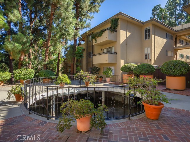 6724 Hillpark Drive, 302 photo 30