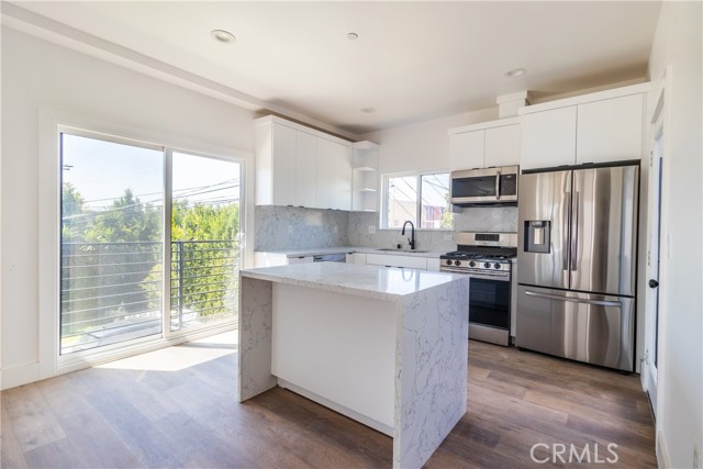 4507 W 18th St Drive, Los Angeles CA: https://media.crmls.org/medias/3e9773e5-9dd4-492c-9cd6-6cf37f8f799c.jpg