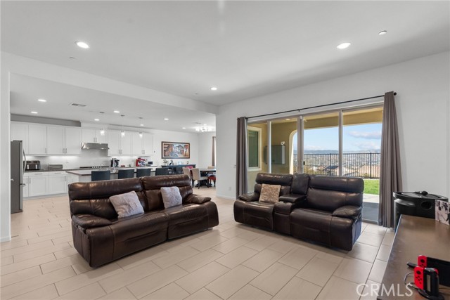 Detail Gallery Image 23 of 56 For 18797 Big Cedar Dr, Canyon Country,  CA 91387 - 5 Beds | 3 Baths