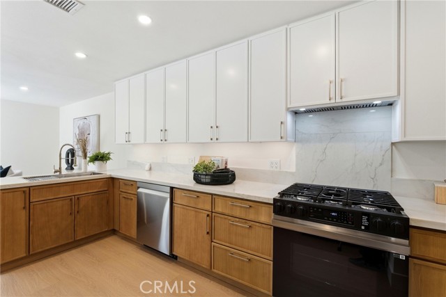 Detail Gallery Image 10 of 51 For 41 Seton Rd, Irvine,  CA 92612 - 3 Beds | 2/1 Baths