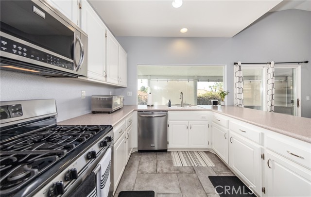 Detail Gallery Image 10 of 27 For 954 Torino Ave, San Jacinto,  CA 92583 - 3 Beds | 2 Baths