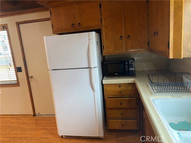 Detail Gallery Image 5 of 15 For 264 W Grandview Dr, Azusa,  CA 91702 - 2 Beds | 2 Baths