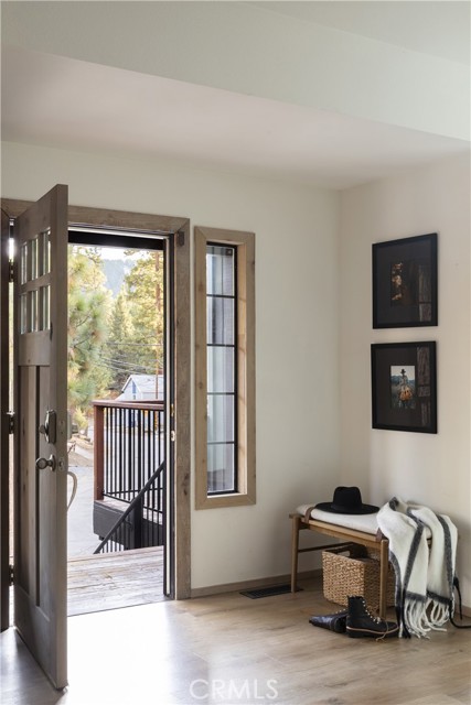 Detail Gallery Image 18 of 22 For 340 Crystal Lake Rd, Big Bear Lake,  CA 92315 - 4 Beds | 3 Baths