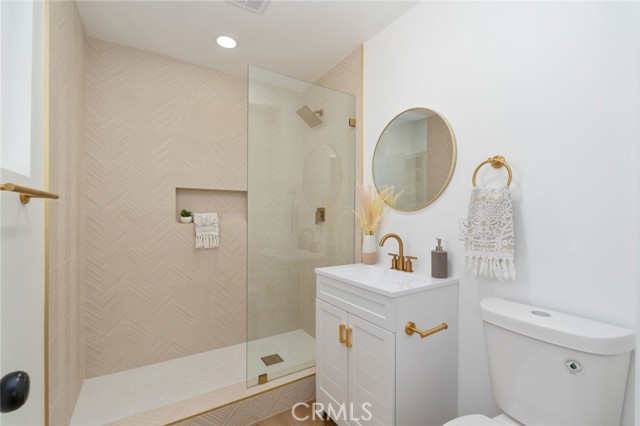 Detail Gallery Image 17 of 21 For 23822 La Rosa Dr, Lake Forest,  CA 92630 - 3 Beds | 2 Baths