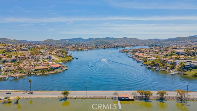 23825 N Canyon Lake Drive, Canyon Lake CA: https://media.crmls.org/medias/3e9a01a8-af39-4eb3-9670-64d6c181ad4b.jpg