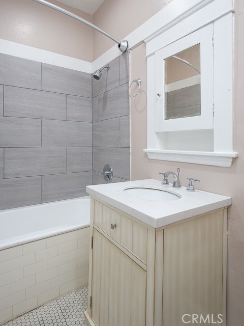 Detail Gallery Image 15 of 17 For 107 N Columbus Ave a,  Glendale,  CA 91203 - 0 Beds | 1 Baths