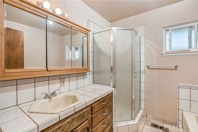 Detail Gallery Image 23 of 39 For 5694 N Winchester, Fresno,  CA 93704 - 3 Beds | 3 Baths