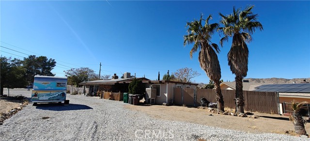 Detail Gallery Image 5 of 18 For 7490 Barberry Ave, Yucca Valley,  CA 92284 - 3 Beds | 2 Baths