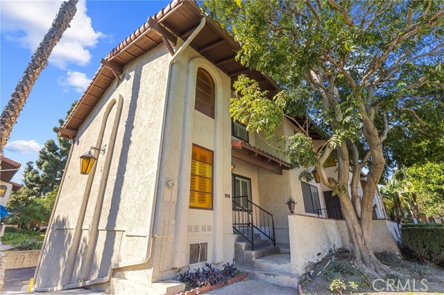 Detail Gallery Image 3 of 32 For 400 S Flower St #108,  Orange,  CA 92868 - 2 Beds | 1/1 Baths