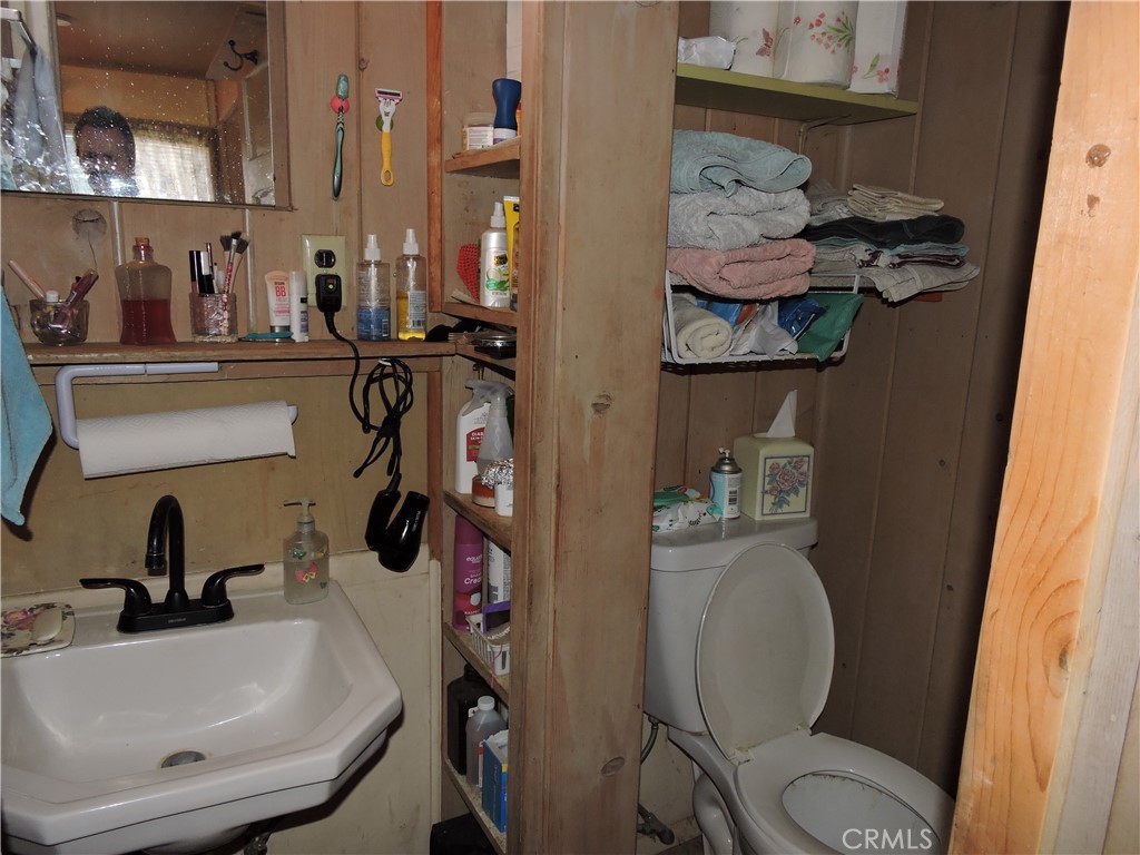https://media.crmls.org/medias/3e9dcf2b-d526-4ec8-a7e9-49befad0d03d.jpg?preset=X-Large