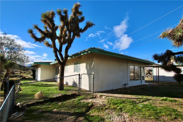 Detail Gallery Image 4 of 33 For 57136 Navajo Trl, Yucca Valley,  CA 92284 - 2 Beds | 1/1 Baths